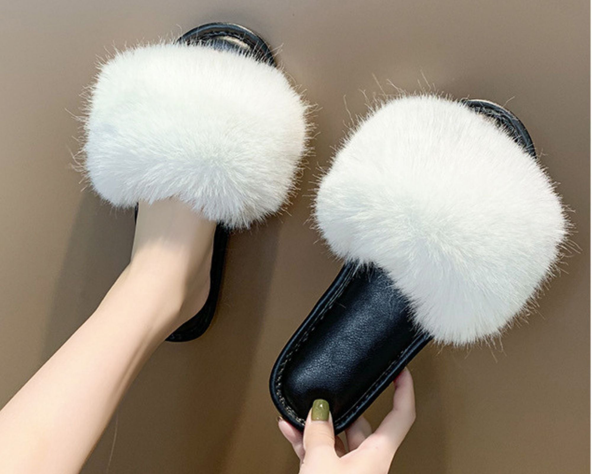 Flat Heeled Pink Plush Slippers